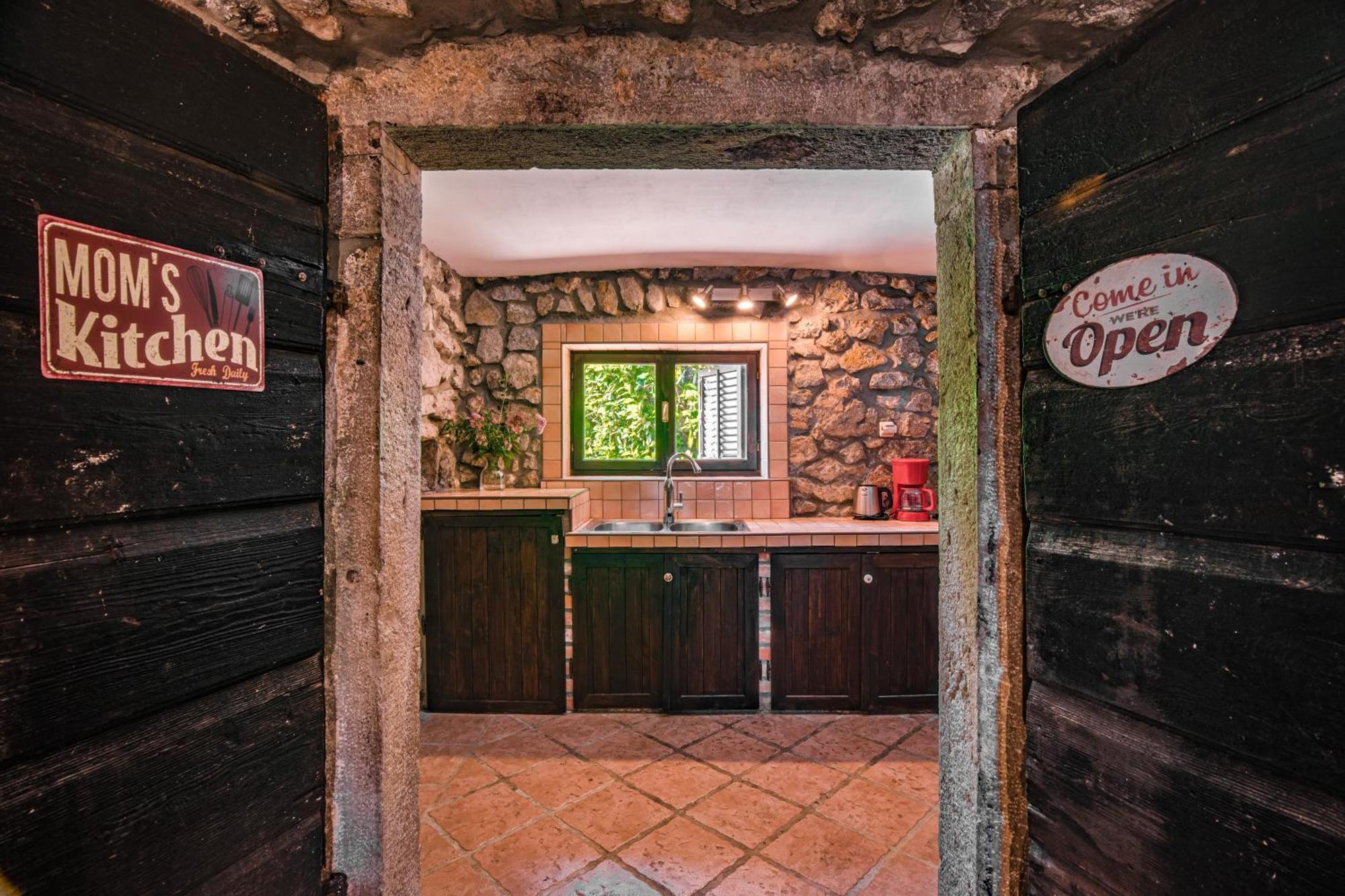 Apartments Lina Vrh  Εξωτερικό φωτογραφία