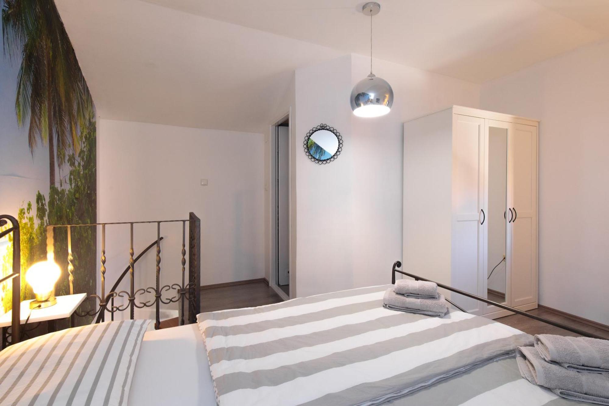 Apartments Lina Vrh  Εξωτερικό φωτογραφία
