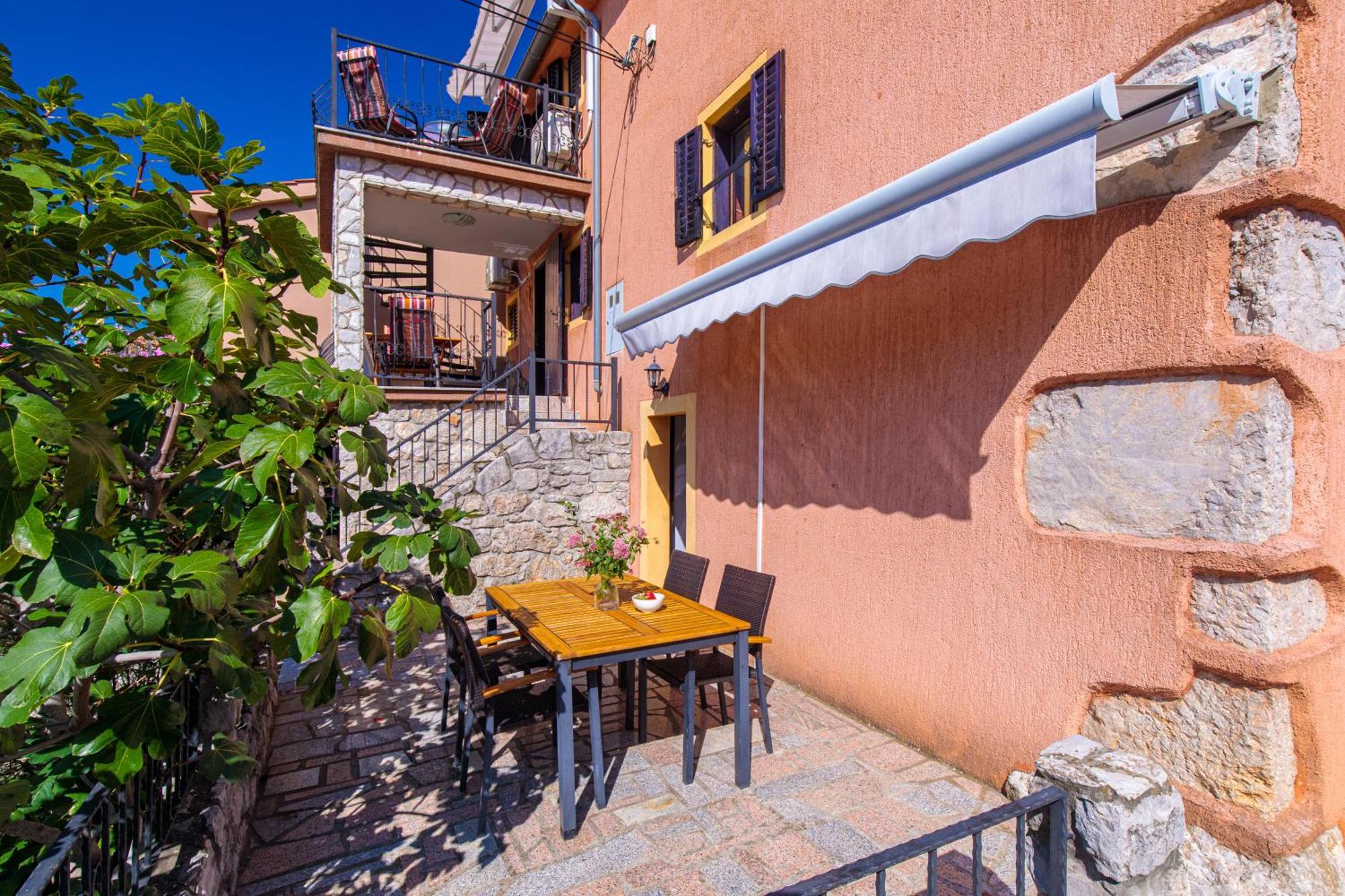 Apartments Lina Vrh  Εξωτερικό φωτογραφία
