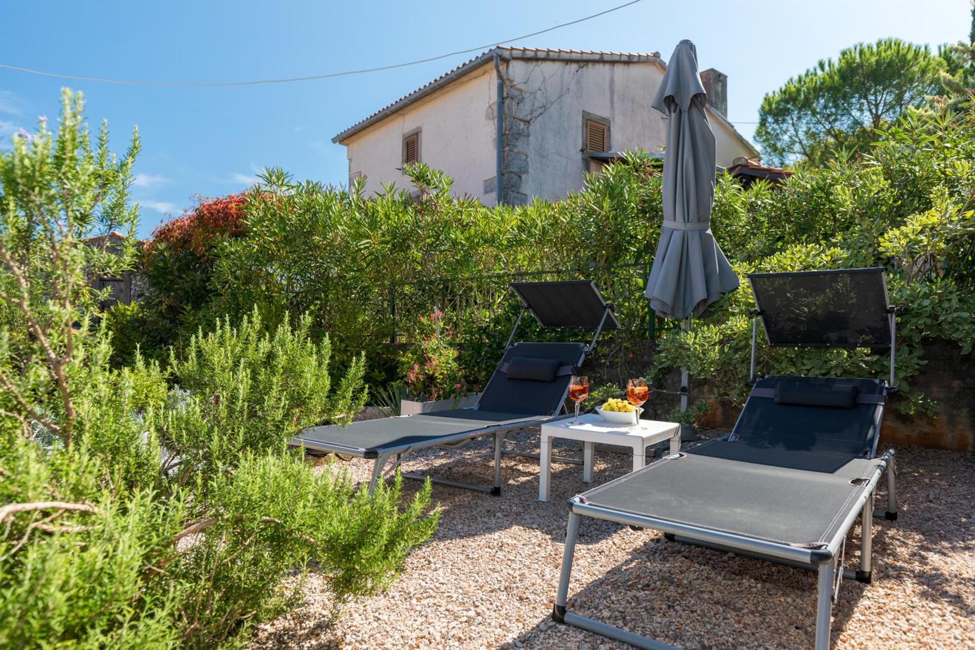 Apartments Lina Vrh  Εξωτερικό φωτογραφία